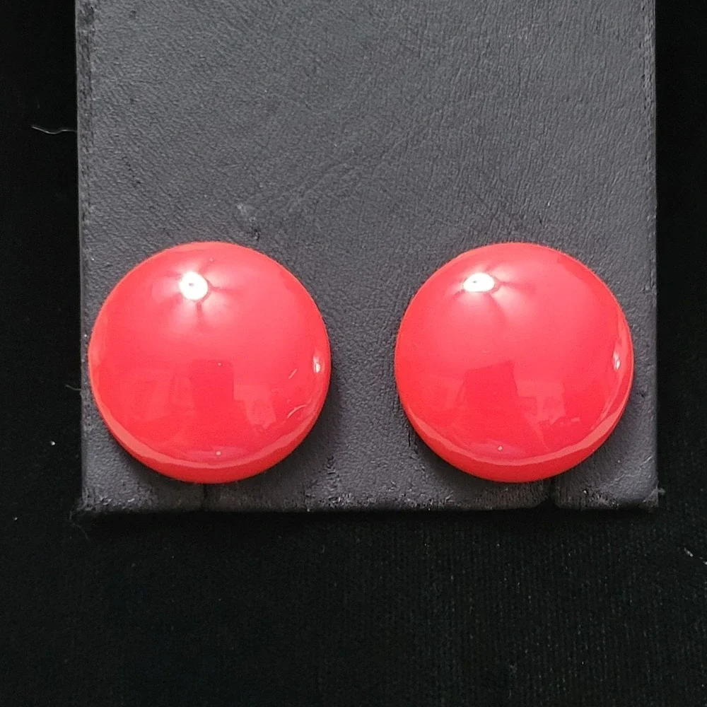 Vintage TRIFARI Signed Red & Gold Tone Round Button Like Clip On 1